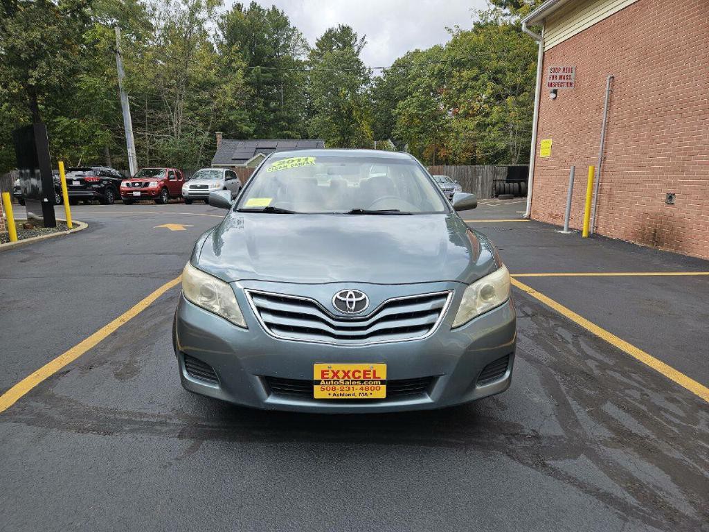 2011 Toyota Camry Image 2
