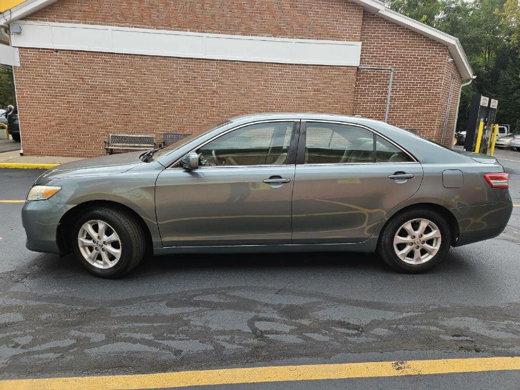 2011 Toyota Camry Image 4