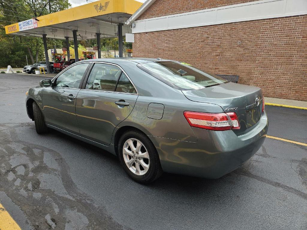 2011 Toyota Camry Image 5