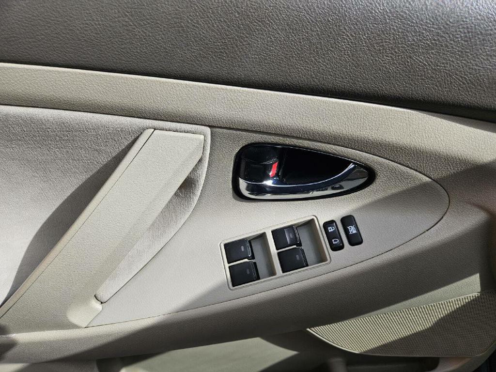 2011 Toyota Camry Image 18