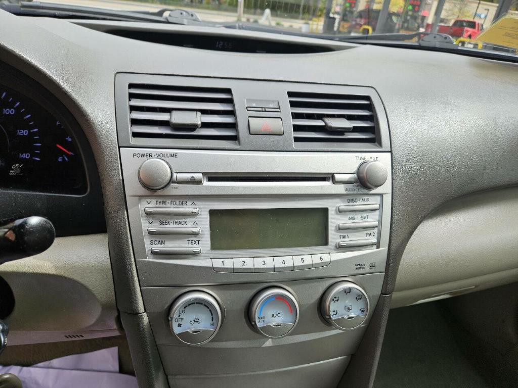 2011 Toyota Camry Image 22