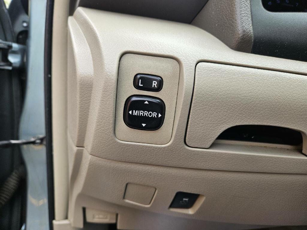 2011 Toyota Camry Image 26
