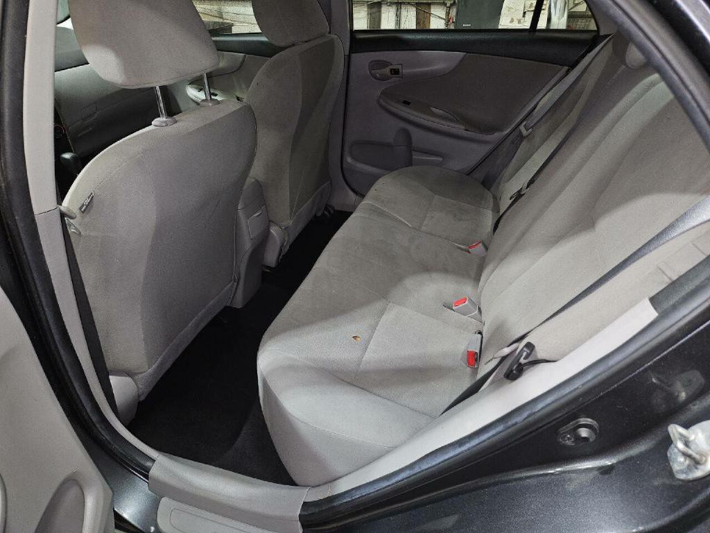 2013 Toyota Corolla Image 11