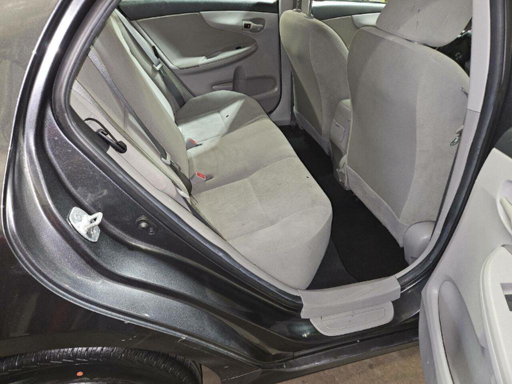 2013 Toyota Corolla Image 12