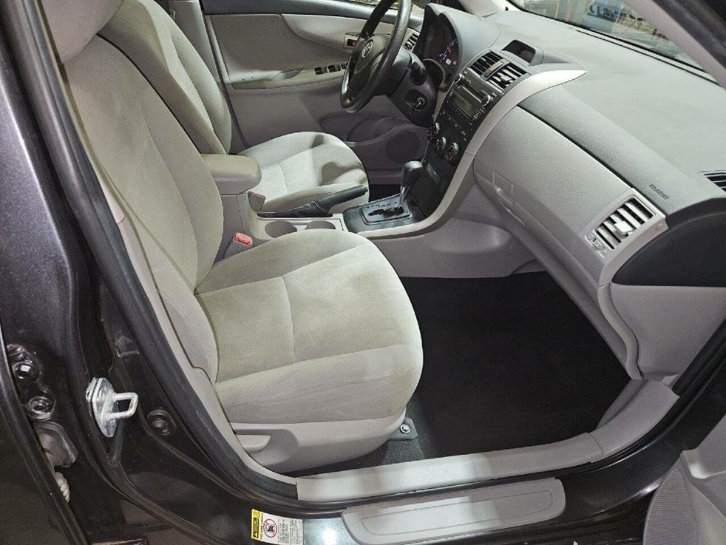 2013 Toyota Corolla Image 13