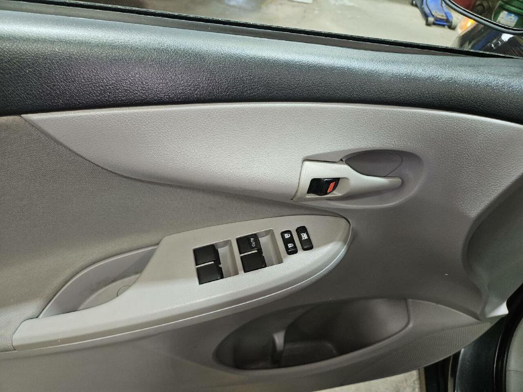 2013 Toyota Corolla Image 14