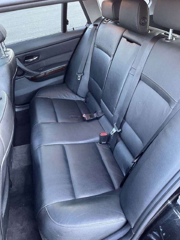 2012 BMW 3 Series Image 11