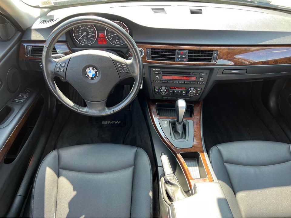 2011 BMW 3 Series Image 7