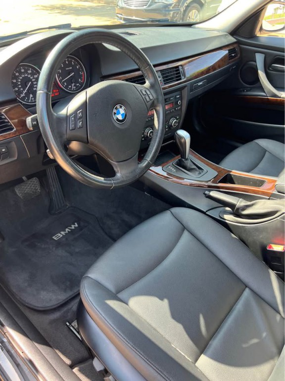 2011 BMW 3 Series Image 8
