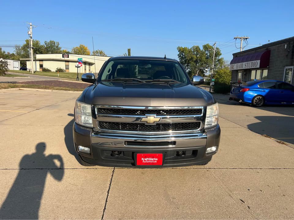2011 Chevrolet Silverado 1500 Image 2