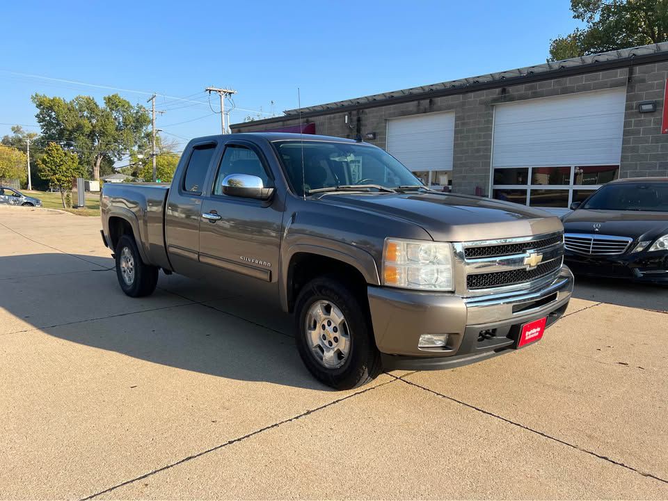 2011 Chevrolet Silverado 1500 Image 3