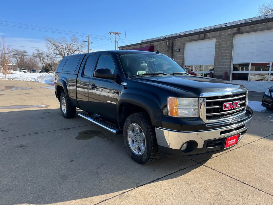 2011 GMC Sierra Image 3