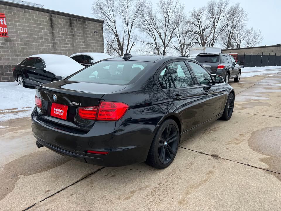 2014 BMW 3 Series Image 4