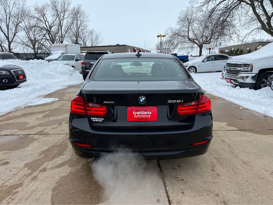 2014 BMW 3 Series Image 5