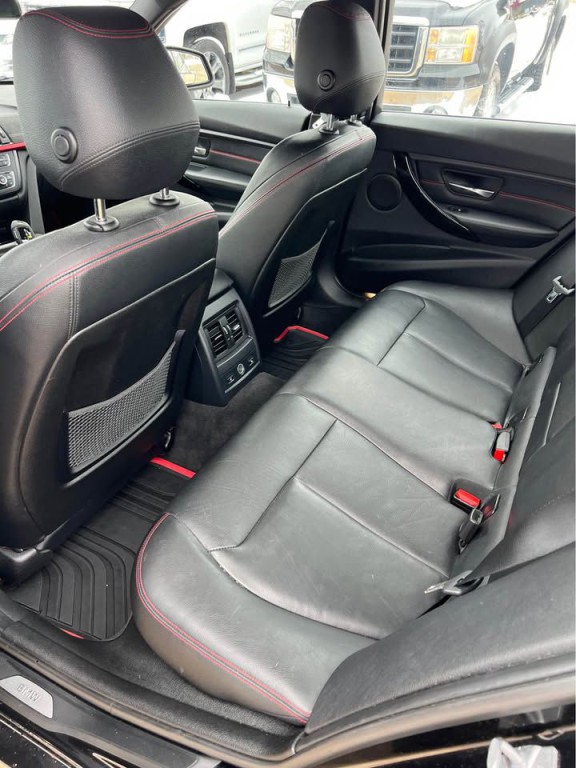 2014 BMW 3 Series Image 9