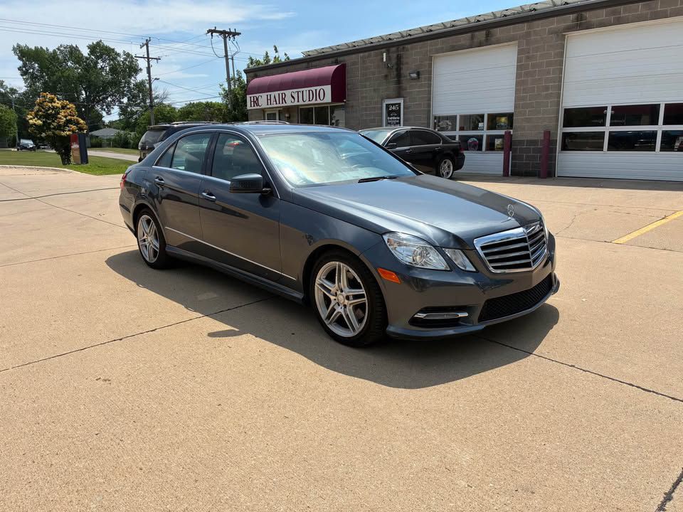 2013 Mercedes-Benz E-Class Image 3