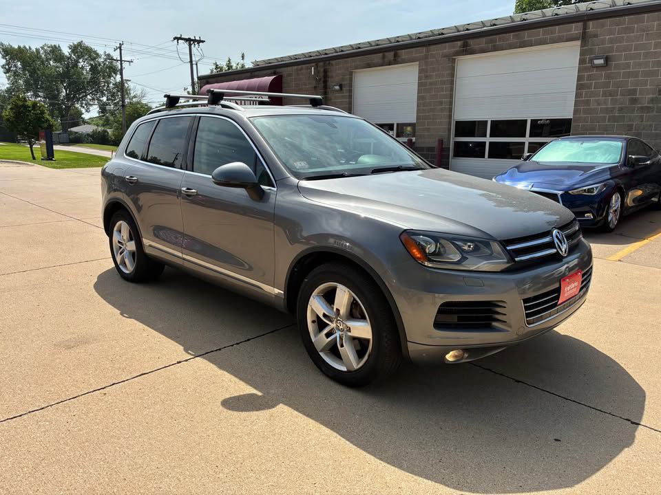 2012 Volkswagen Touareg Image 3