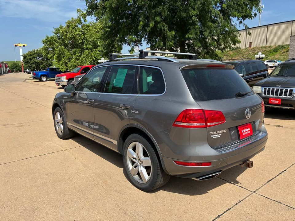 2012 Volkswagen Touareg Image 6