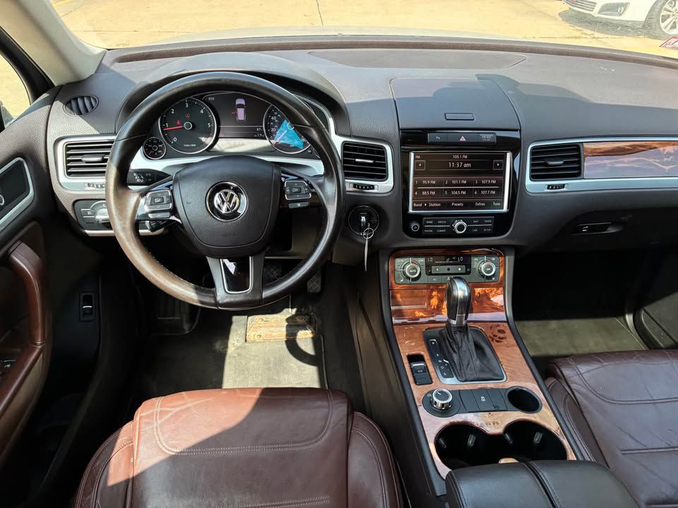 2012 Volkswagen Touareg Image 7