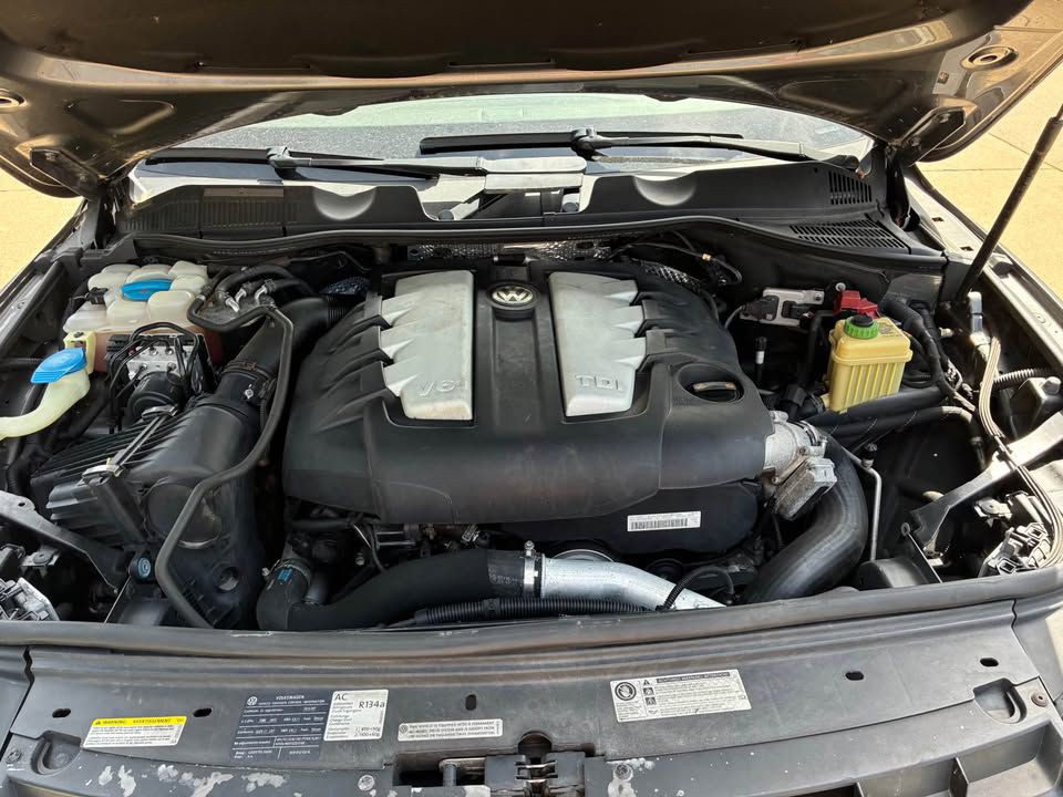 2012 Volkswagen Touareg Image 11
