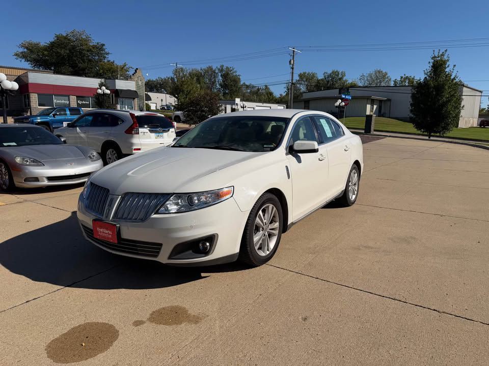 2010 Lincoln MKS Image 1