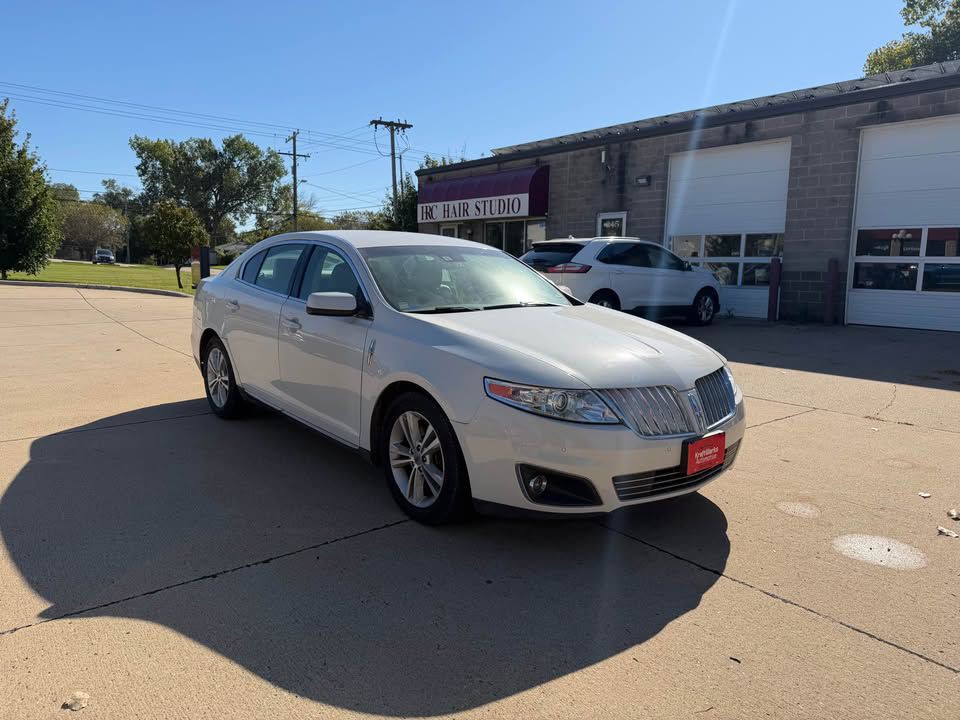 2010 Lincoln MKS Image 3