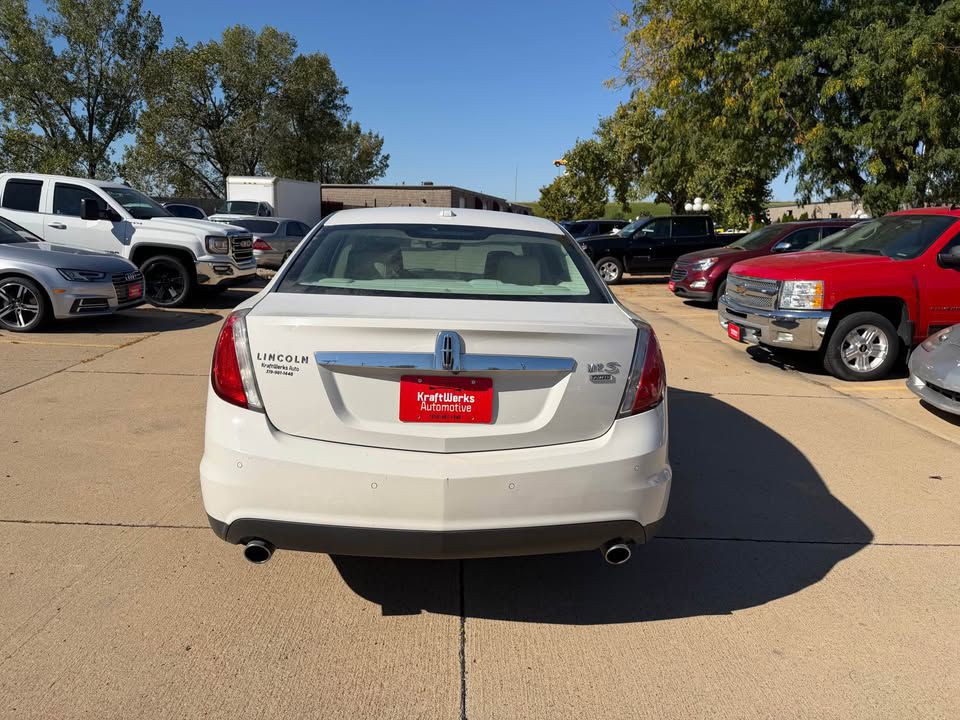 2010 Lincoln MKS Image 5