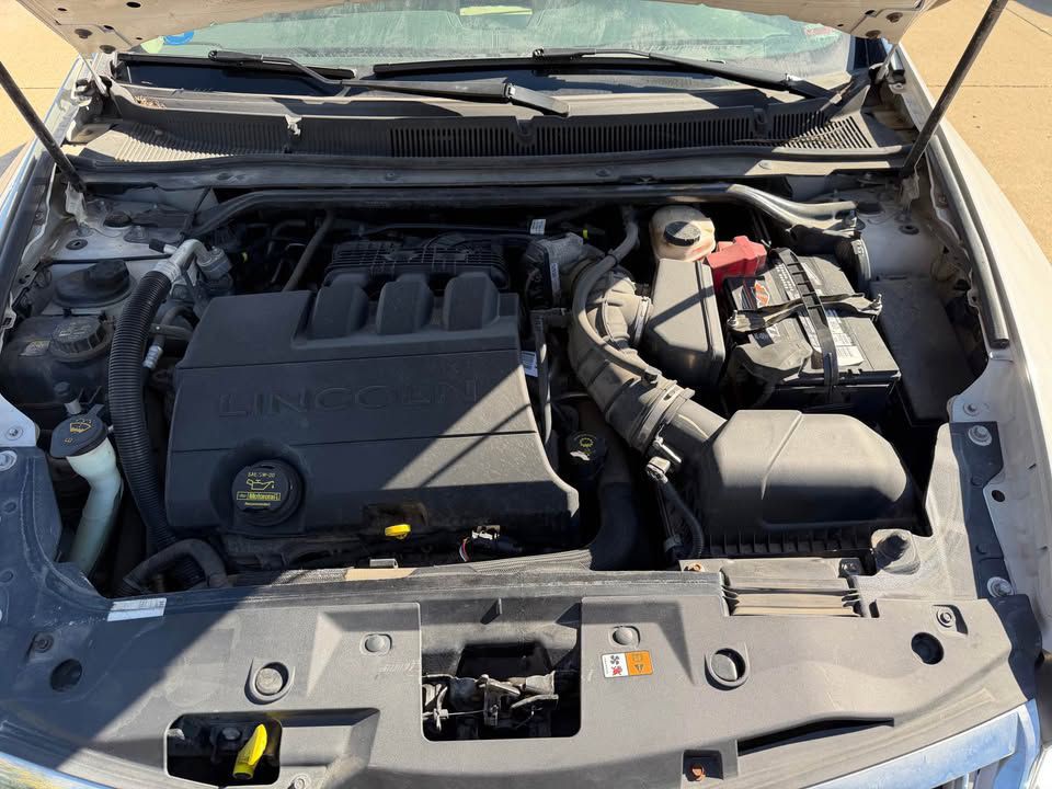 2010 Lincoln MKS Image 10