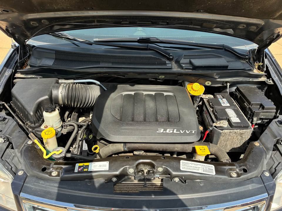 2014 Chrysler Town & Country Image 13