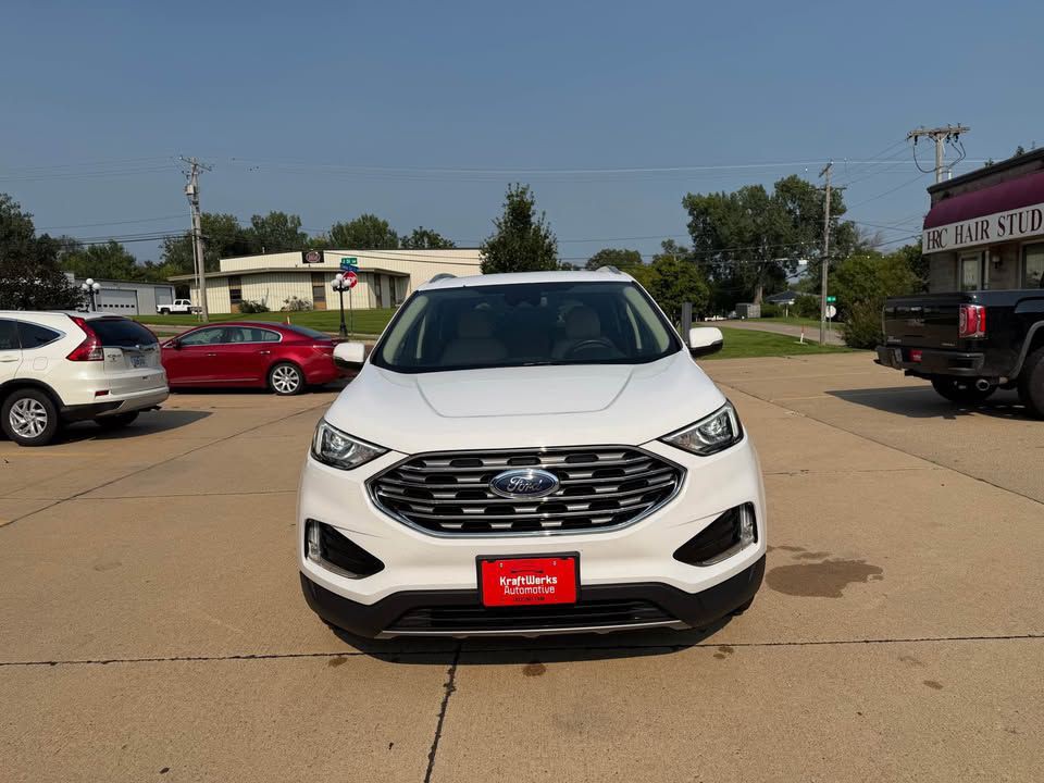 2019 Ford Edge Image 2