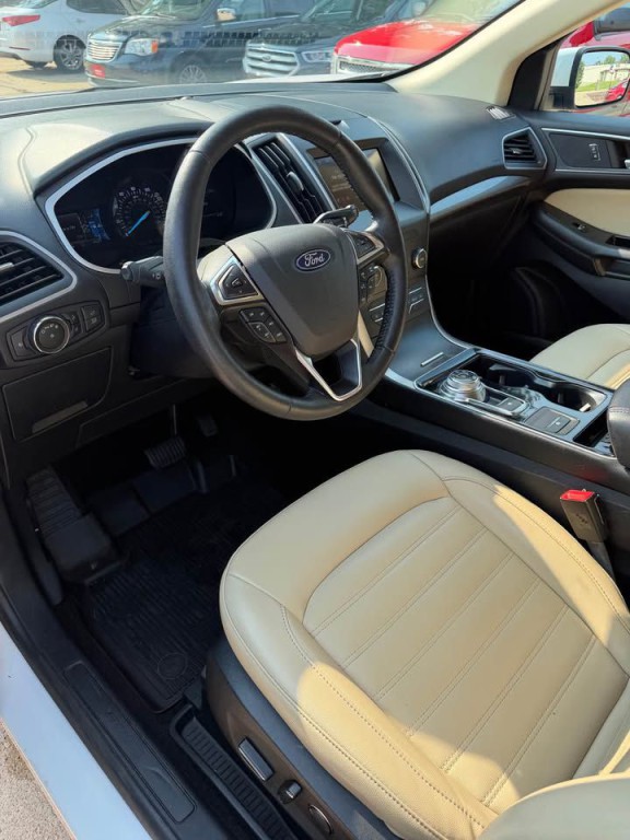 2019 Ford Edge Image 8