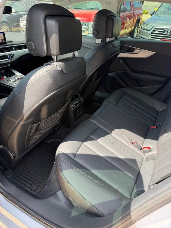 2017 Audi A4 Image 9