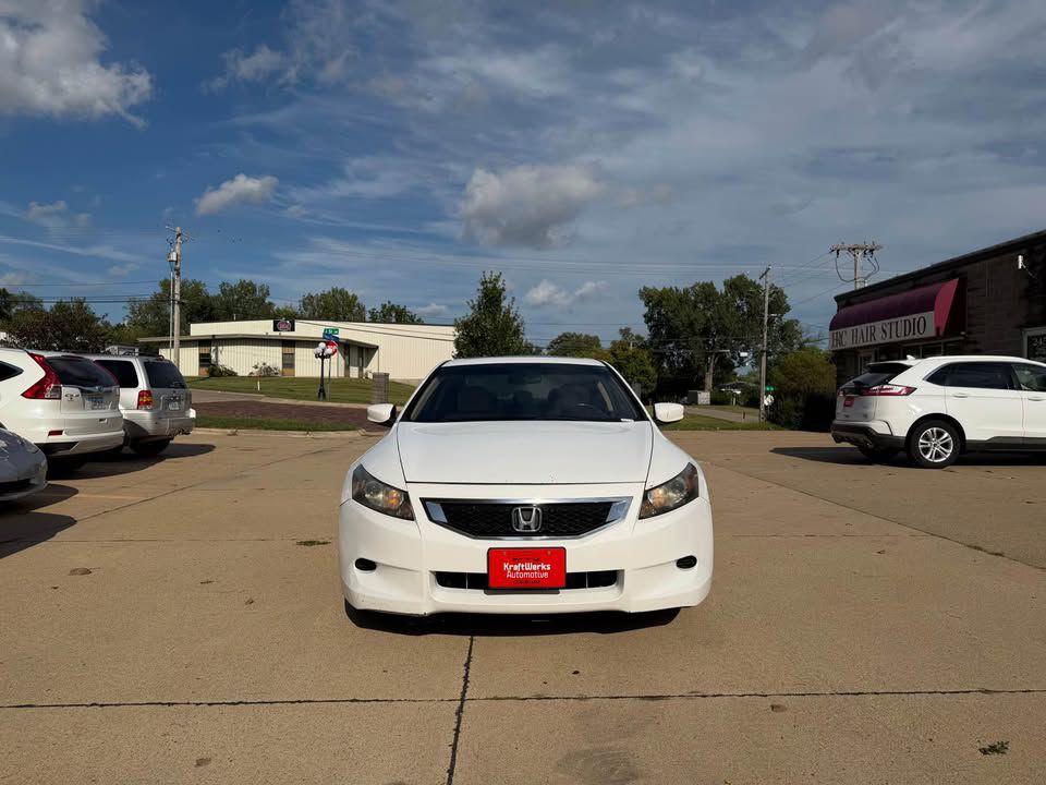 2010 Honda Accord Image 2