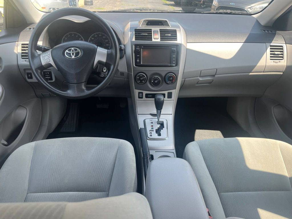 2013 Toyota Corolla Image 6