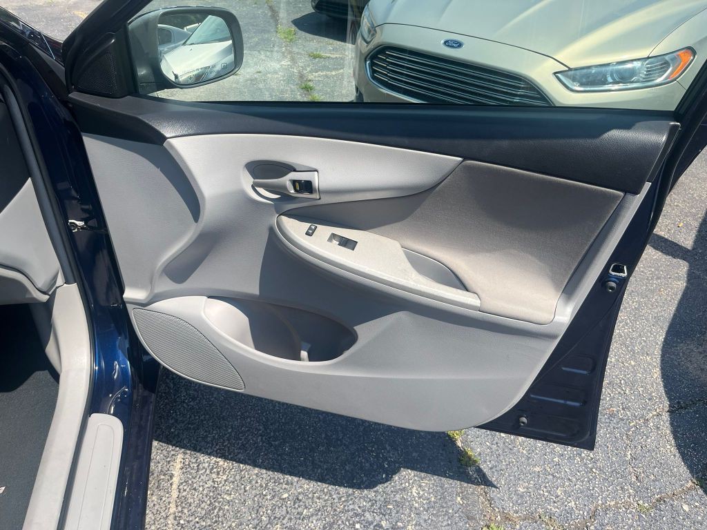 2013 Toyota Corolla Image 8