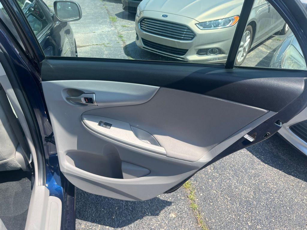 2013 Toyota Corolla Image 10