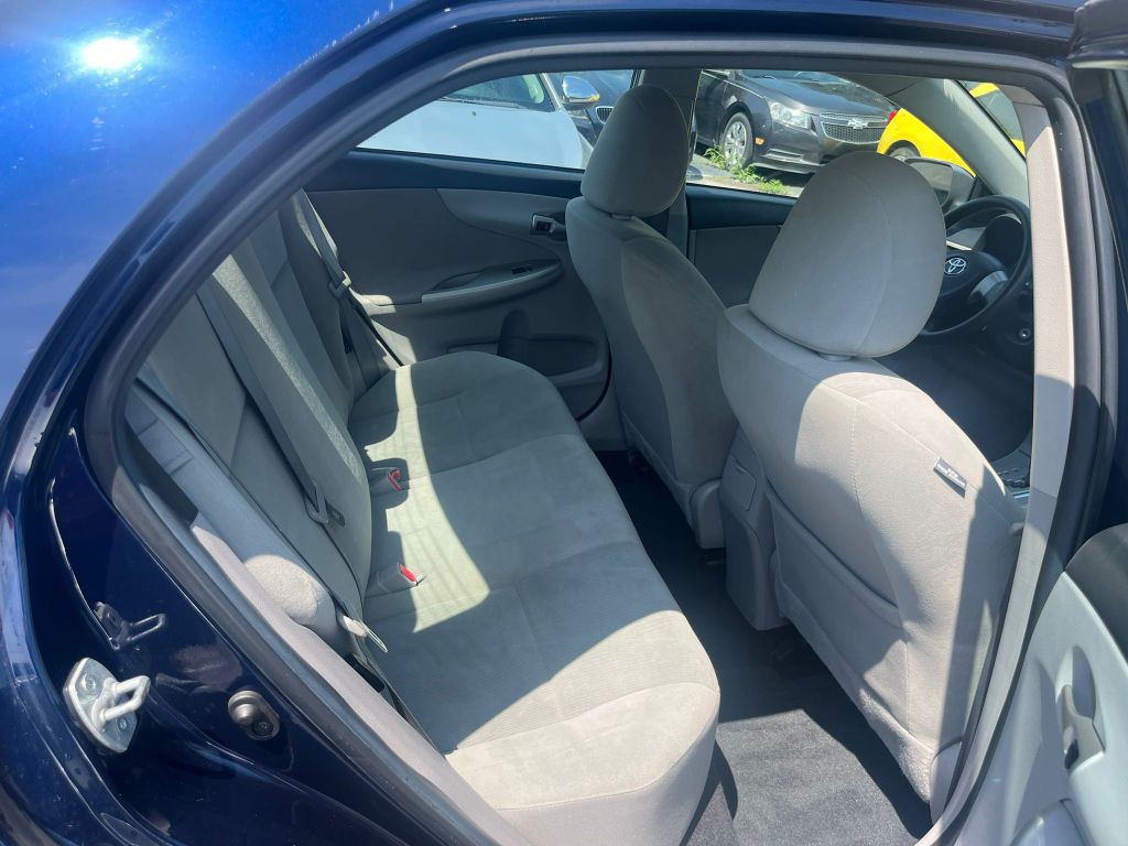 2013 Toyota Corolla Image 12