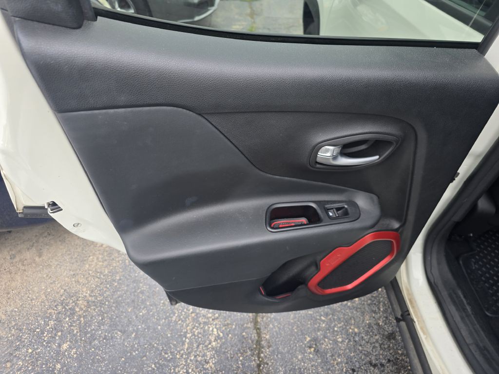 2016 Jeep Renegade Image 12