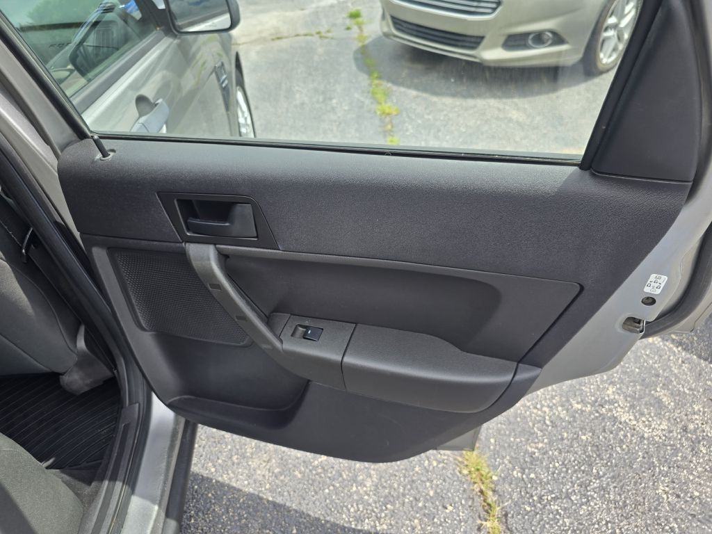 2008 Ford Focus Image 12