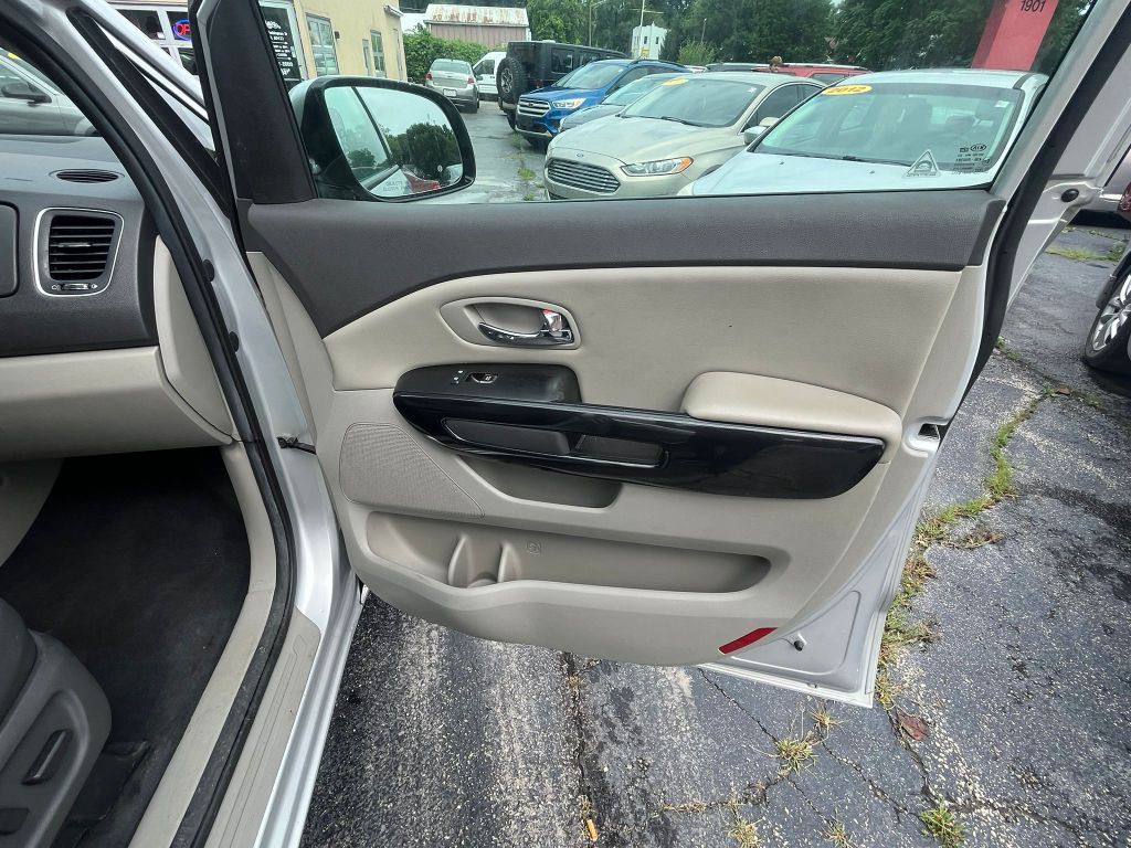 2016 Kia Sedona Image 9