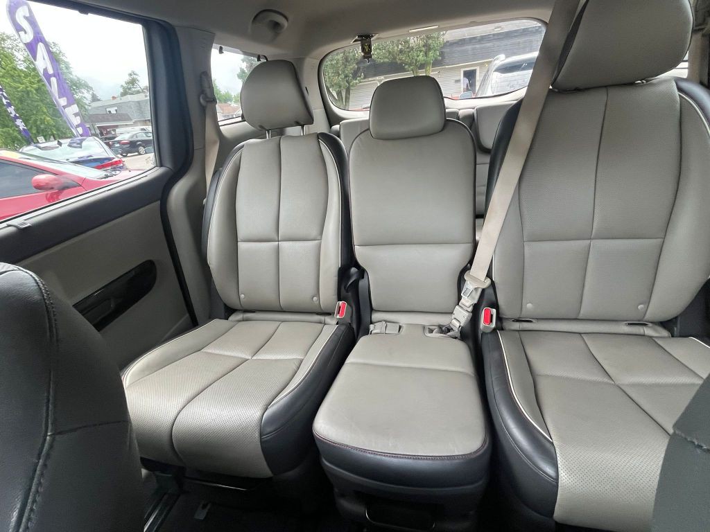 2016 Kia Sedona Image 11