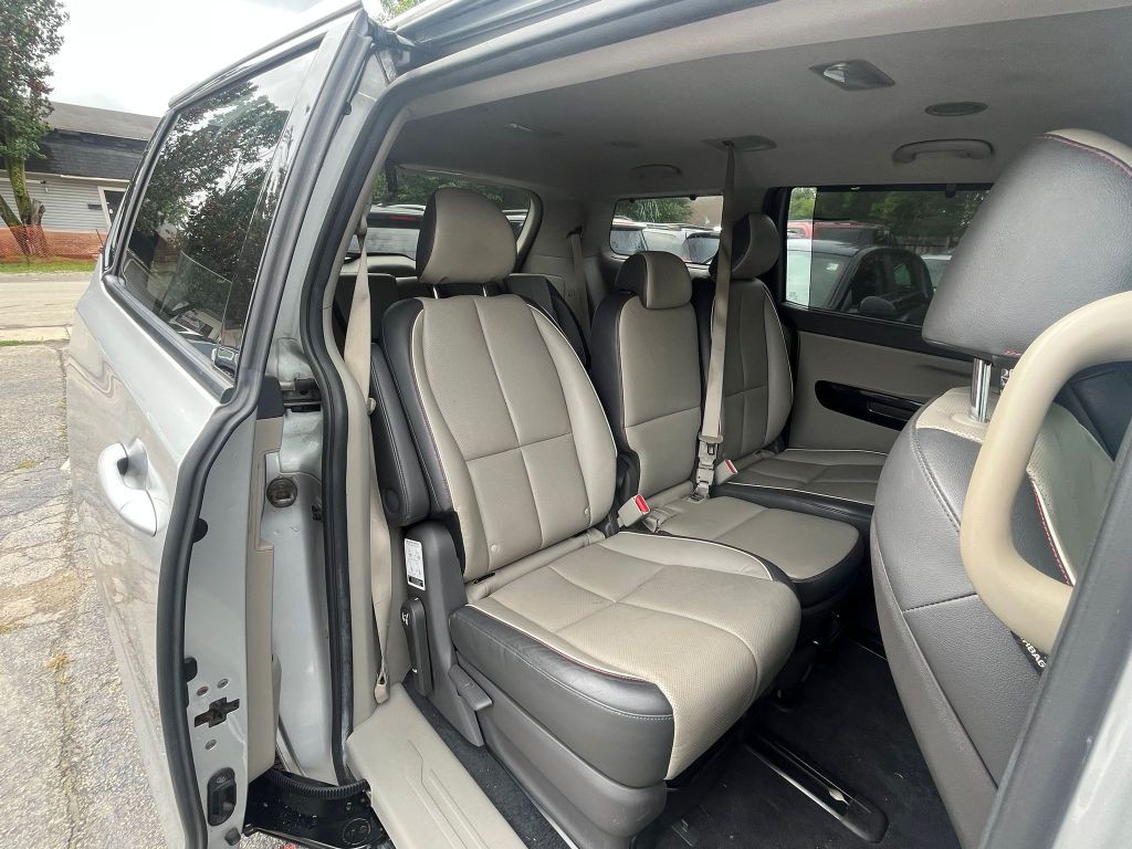 2016 Kia Sedona Image 14
