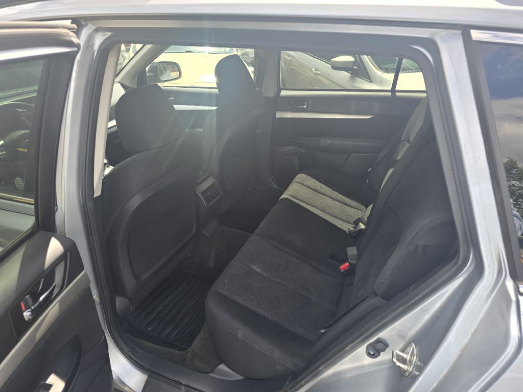 2013 Subaru Outback Image 12