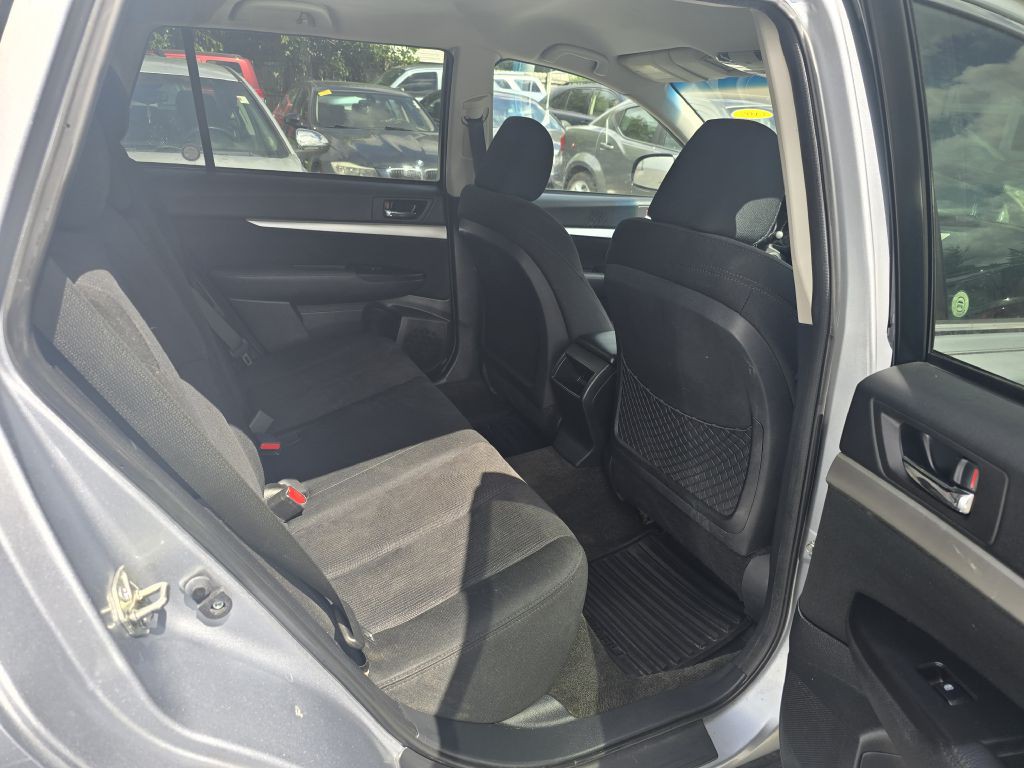2013 Subaru Outback Image 13