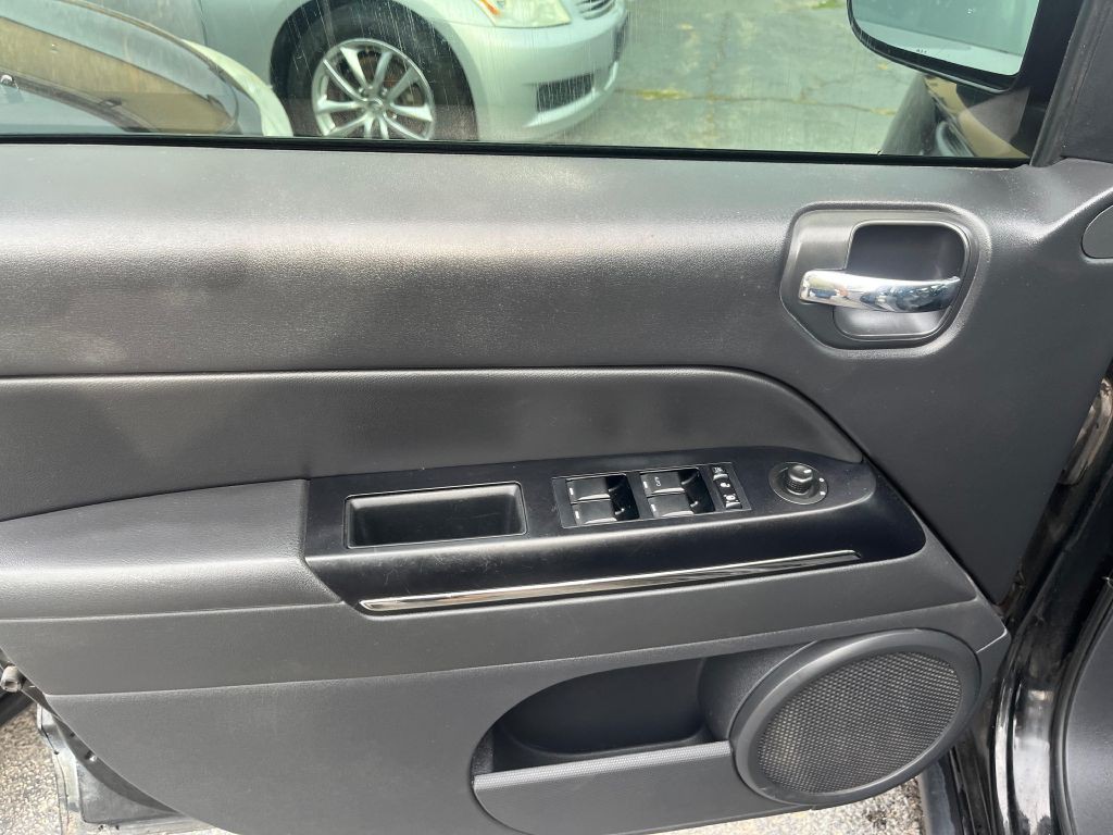 2012 Jeep Compass Image 6