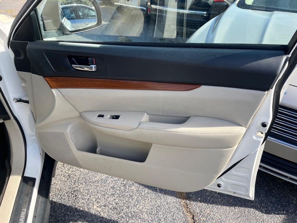 2013 Subaru Outback Image 9