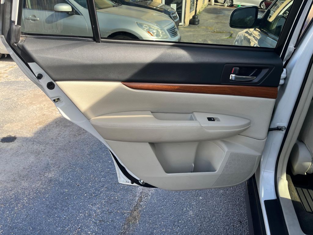 2013 Subaru Outback Image 11
