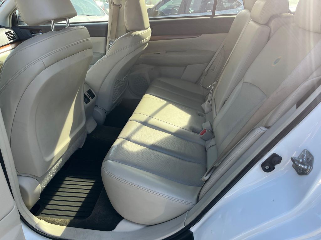 2013 Subaru Outback Image 12