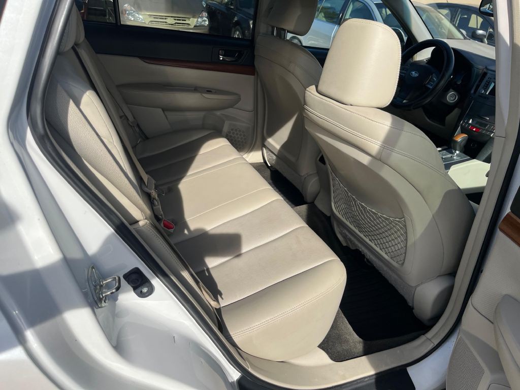 2013 Subaru Outback Image 13