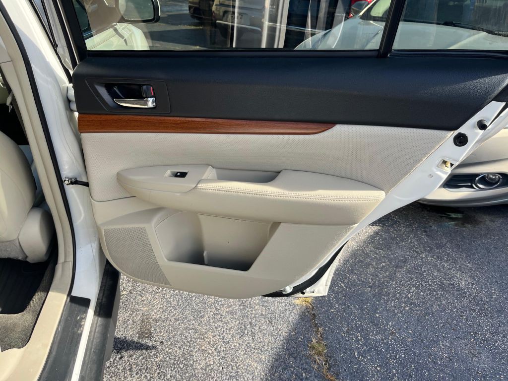 2013 Subaru Outback Image 14